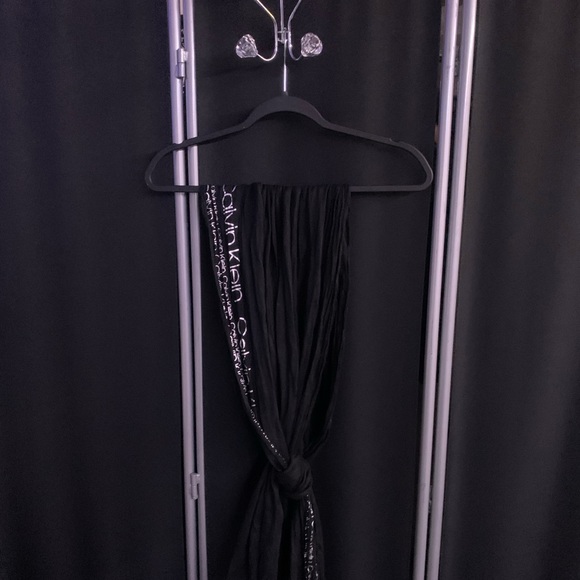 CALVIN KLIEN SCARF - Picture 2 of 4